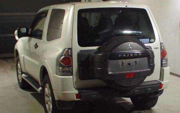 2016 MITSUBISHI PAJERO - Image 9