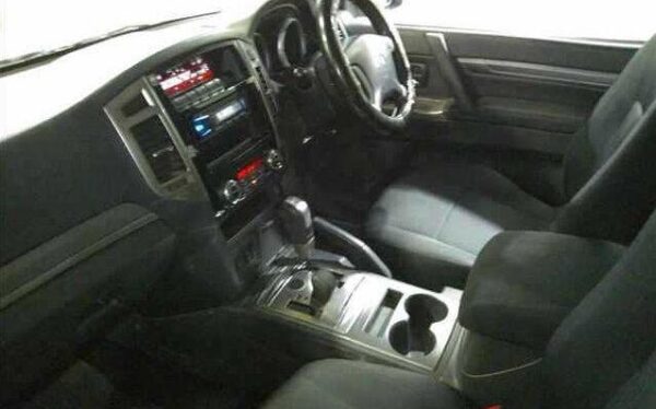 2016 MITSUBISHI PAJERO - Image 8