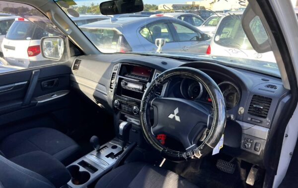 2016 MITSUBISHI PAJERO - Image 5