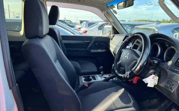 2016 MITSUBISHI PAJERO - Image 2