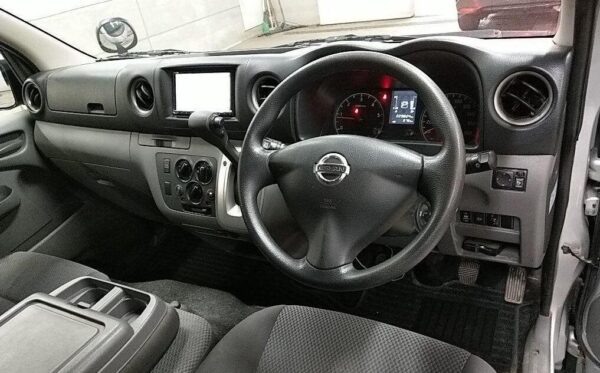NISSAN CARAVAN - Image 3