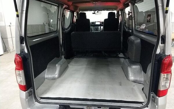 NISSAN CARAVAN - Image 6
