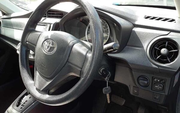 TOYOTA CAROLLA AXIO - Image 4