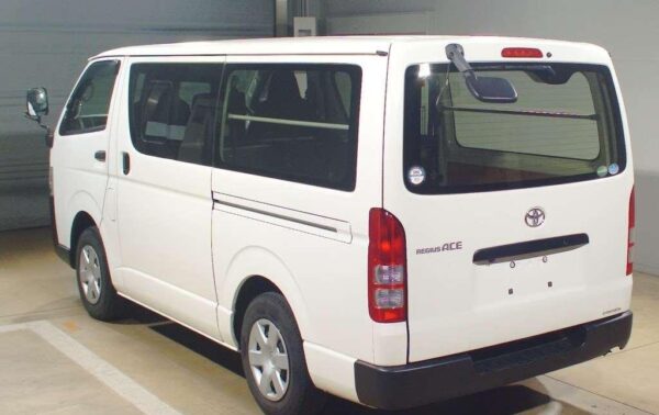 2015 TOYOTA REGIUSACE - Image 4