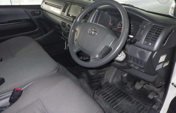 2015 TOYOTA REGIUSACE - Image 5
