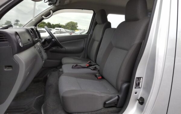 2017 Nissan Caravan - Image 8